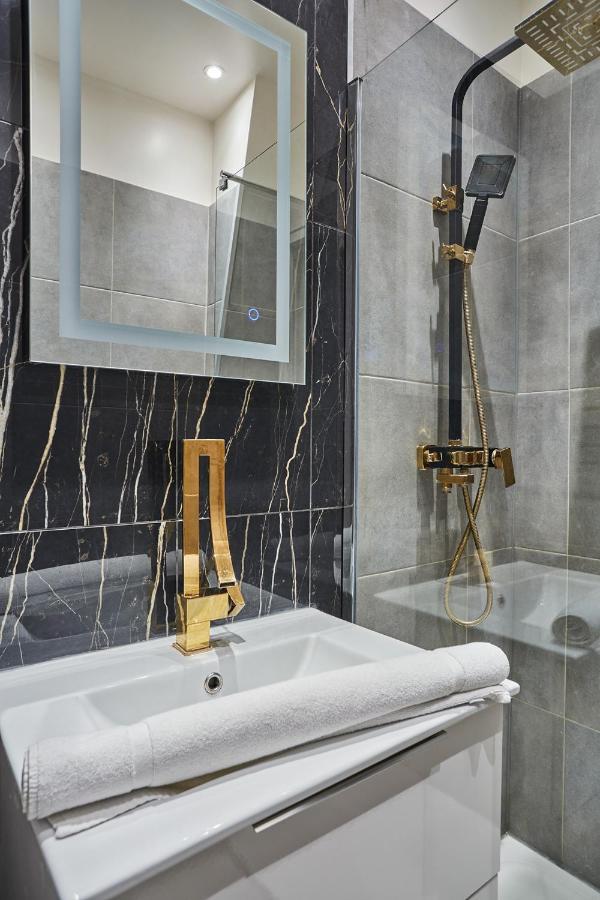 Residence Tour Eiffel By Studio Prestige Paris Exteriör bild